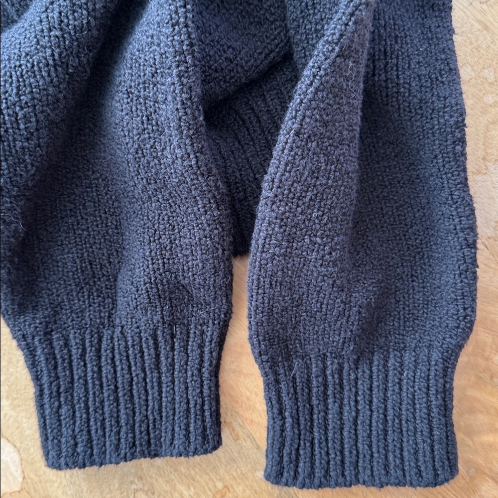 Almada Black Pullover Sweater Size XS - Picture 9 of 9